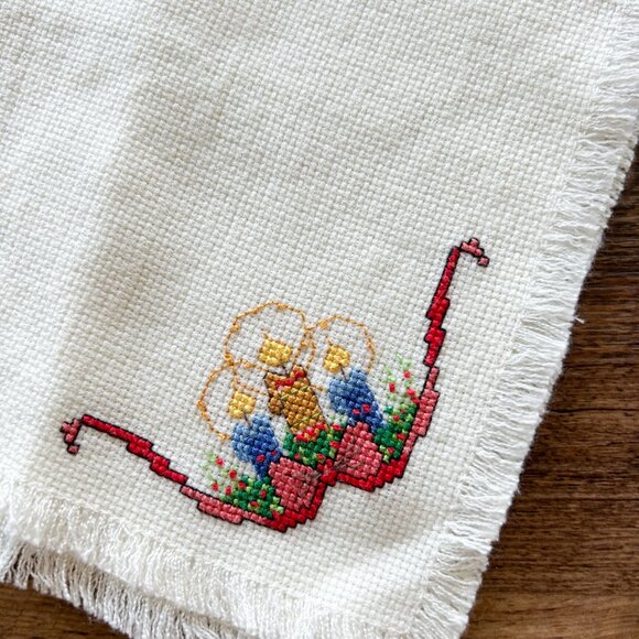 Vintage Set of 2 Counted Cross Napkins or Dresser Scarf, Vintage Linen, Handmade - Picture 4 of 7